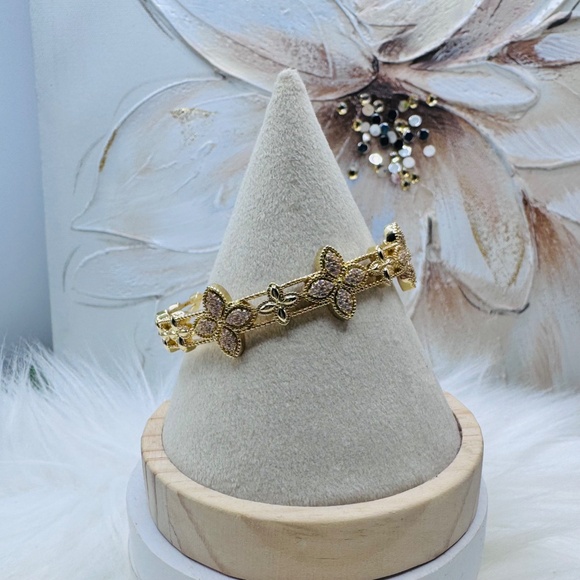 Clara Clover Sparkly Cuff Bracelet - Picture 3 of 6